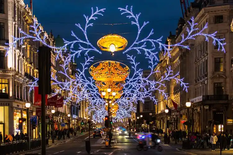 behold the regent street light extravaganza