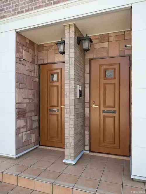 直接延伸vs阶梯式铺法,入户门铺地砖选哪个好?