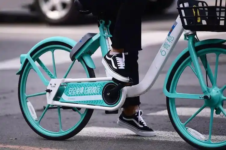 一名关注交通出行领域的投资人表示:对于滴滴青桔来说