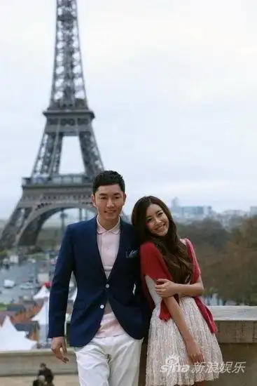 李东学巴黎玩转盗梦桥 影迷求合照(图)