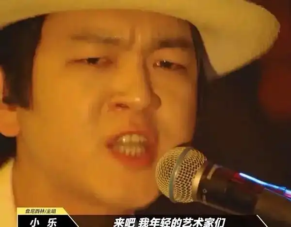 张曼乐肯定是那种虽然他自己丑渣,但觉得女方看上他是因为他.