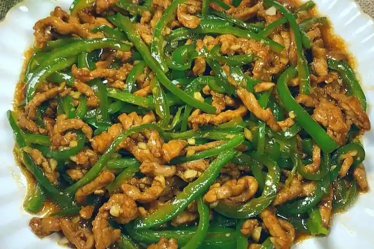 妈妈炒的青椒肉丝真是绝了