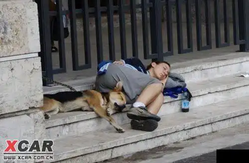 酒后失态的男女