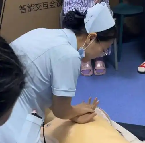 用"心"守护,"救"在身边——我院开展"住院患者(家属)心肺复苏培训宣教
