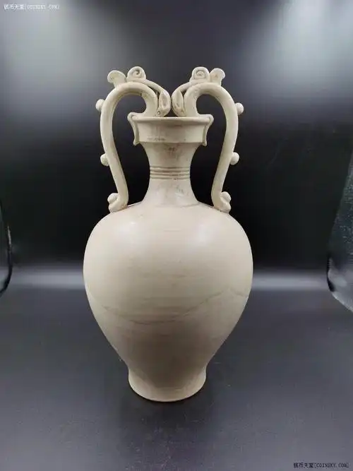 钱币天堂--个人展馆--藏品展示--唐代邢窑青釉双龙尊