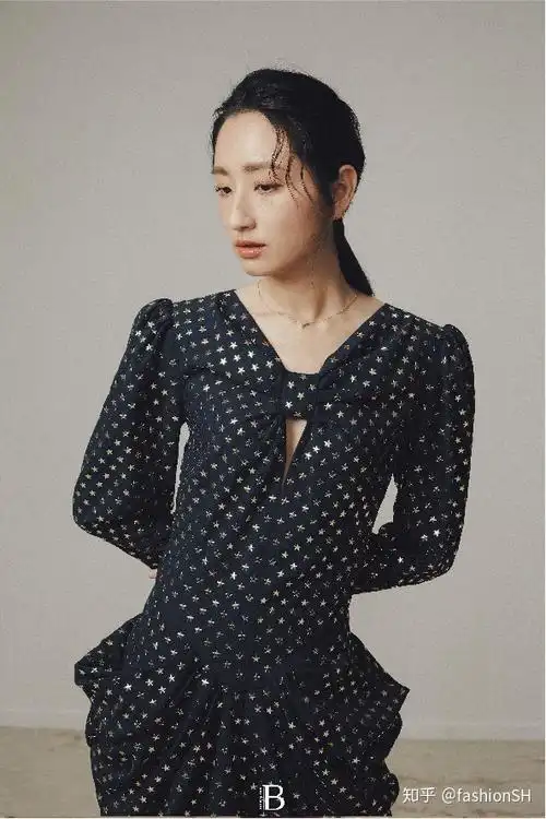 热剧演员柯佳嬿佩戴铂金首饰拍摄时尚大片重遇真实自我