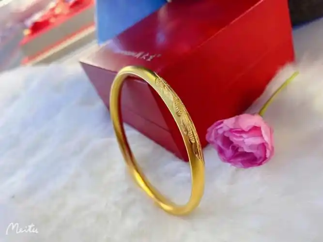 周大生足金手镯