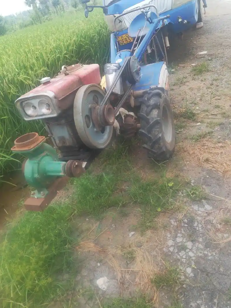 一代经典手扶单杠咆哮式拖拉机,80后的回忆 - 抖音