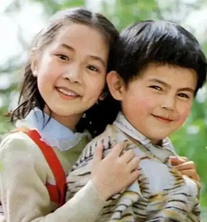 方超:2岁开始拍戏,长大后曾在餐厅打工,如今47岁低调幸福