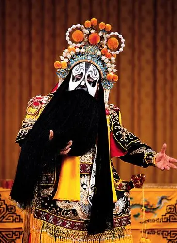 净行指脸画彩图的花脸角色,看来并不干净,故反其意.