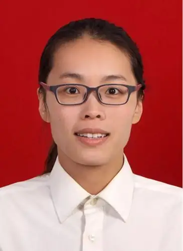 汤红证件照得知母女平安,参与抢救的工作人员都无比兴奋,虽然惊心动