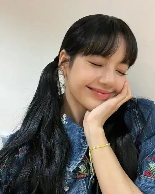 lisa超话99#celine全球品牌大使lisa#【ins】220927@lalalalisa_m