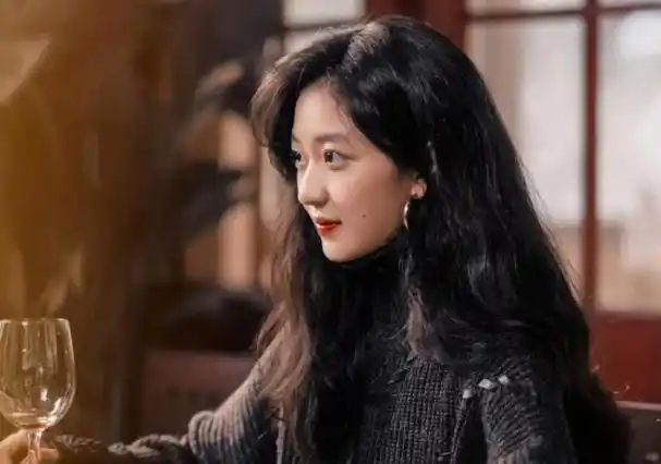 孙千出演《风吹半夏》,不仅用美貌撑起了人设,还带火了一首老歌