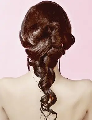 [图文]2010年最新韩式伴娘发型制作教程(组图)