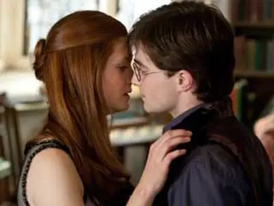 2012-04-18★【环球双语新闻】银幕初吻 first on-screen kiss