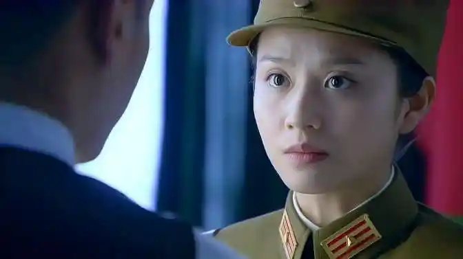 狐影:一大早晓蕾找到雷震,说莉娜被抓了起来,雷震果然慌了!