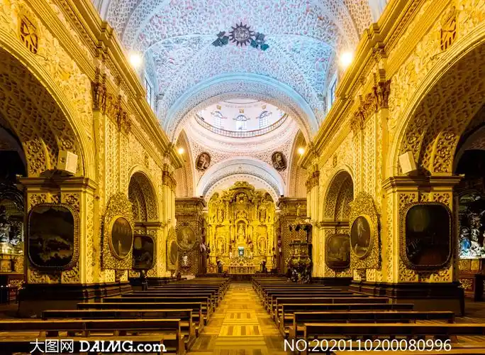 金碧辉煌的教堂宫殿摄影图片