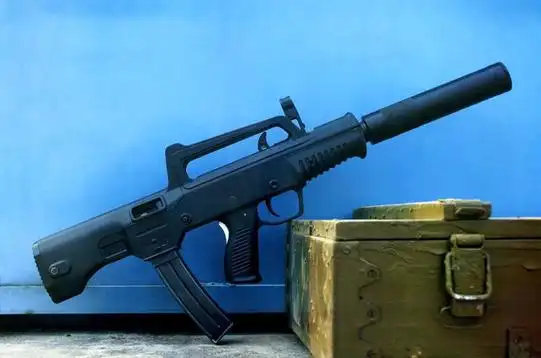 中国推出05式微声冲锋枪 配4排50发大容量弹匣