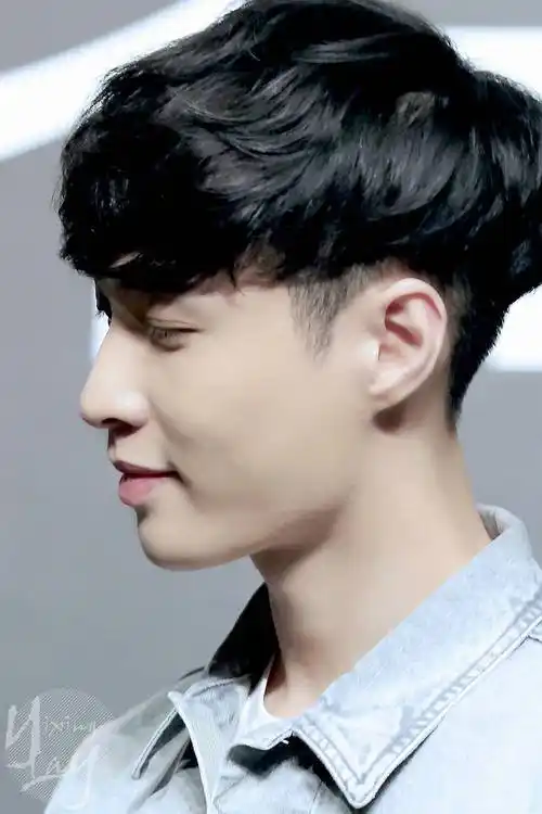 [张艺兴][分享]180211 近距离欣赏艺兴的侧颜 芸芸众生只为他倾倒