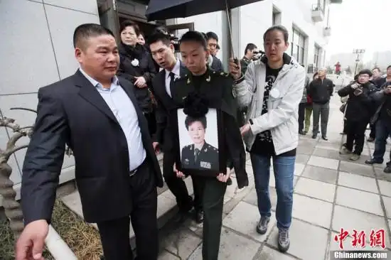 陈招娣遗体告别仪式在京举行 女儿亲属送别(组图)