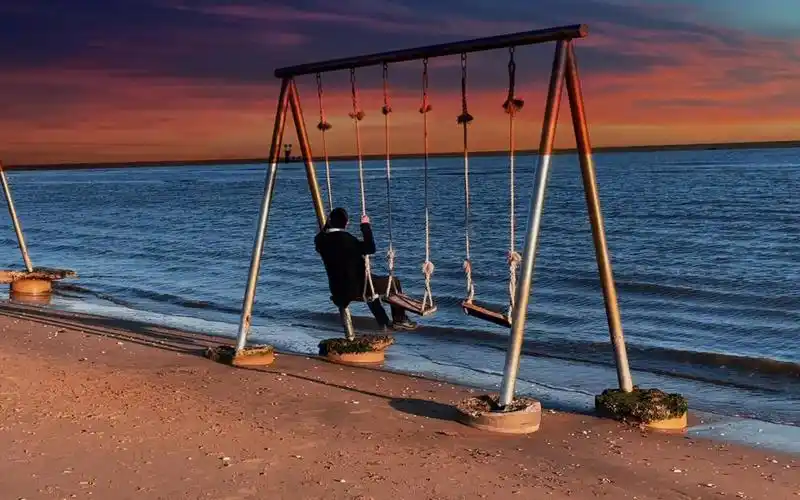 在海边荡秋千看夕阳是种什么感觉