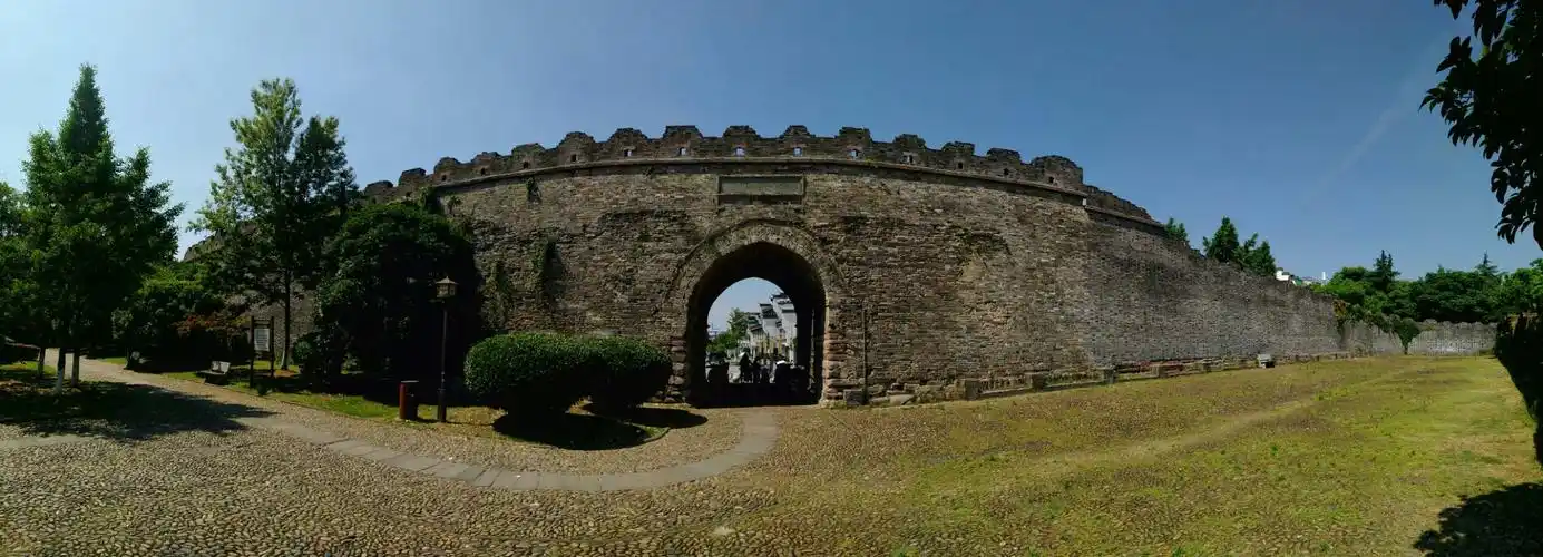 衢州古城墙,巍巍礼贤门