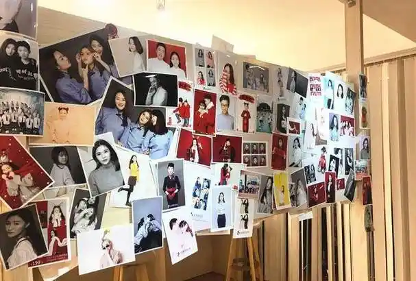 了很久乌鲁木齐的市场,终于被他发现了一个商机,那就是彩色照片的扩印