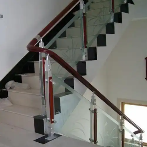 供应室内不锈钢夹木梯形楼梯立柱木片颜色可选可分拉丝面亮光面