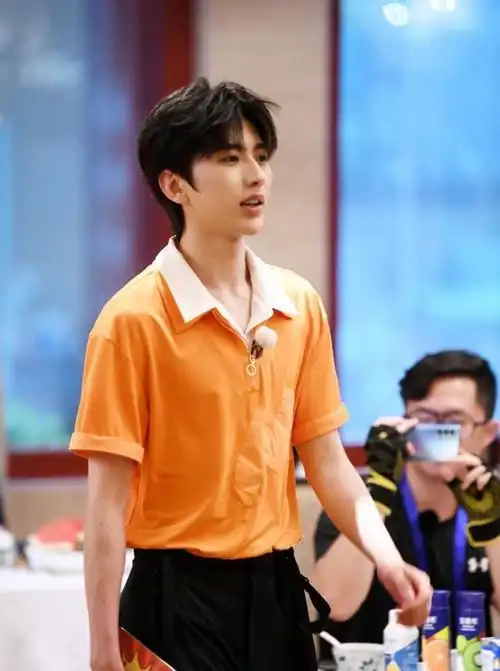 蔡徐坤穿背带裤是哪一期 - 实验室设备网