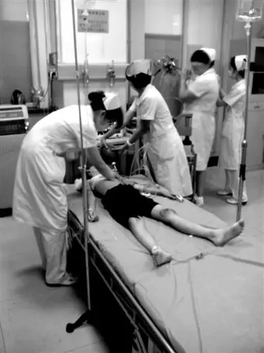 10岁的女孩萌萌撞飞,萌萌被送往哈市红十字中心医院,经抢救无效死亡