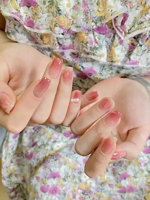 夏日桃子美甲款式渐变腮红甲