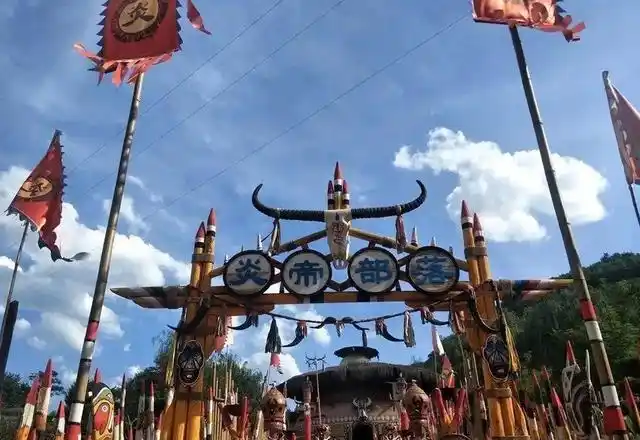 就是从4600年前的涿鹿之战开始,以黄帝,炎帝为统领的华夏集团与蚩尤为