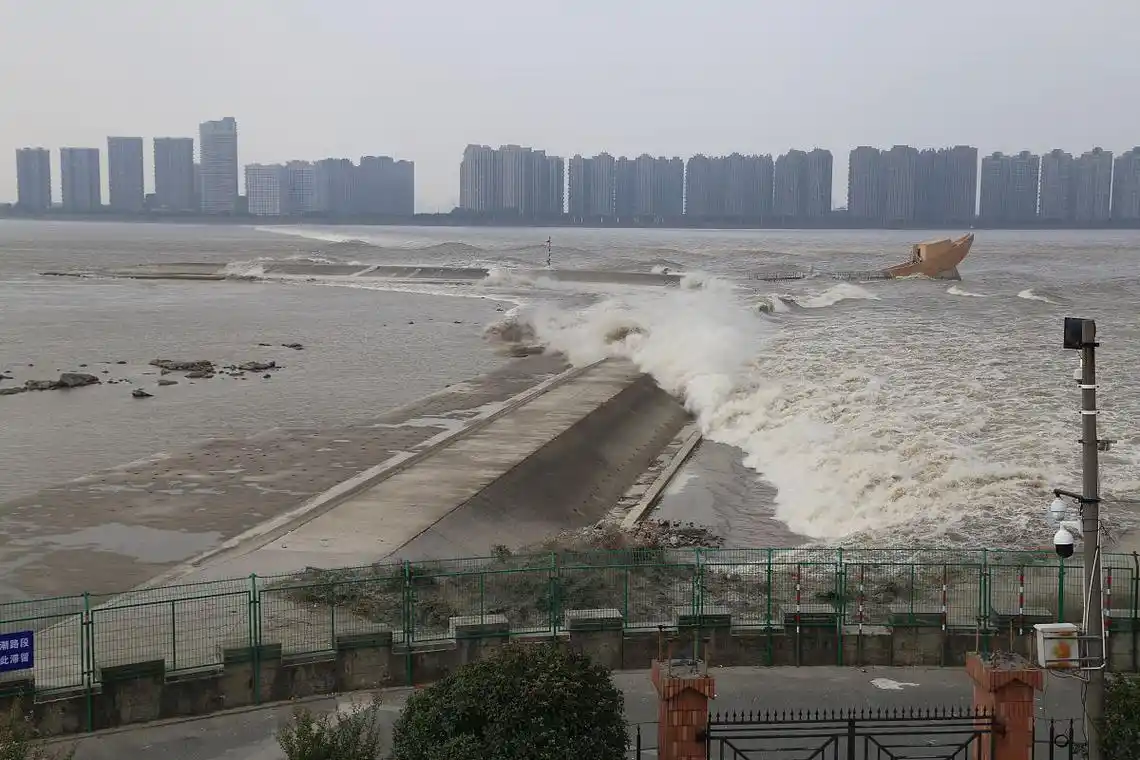 钱塘江大潮之美女坝