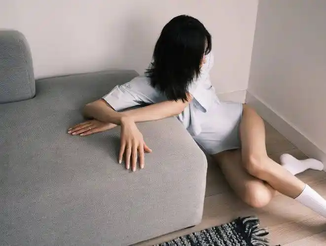 刘雯写真照大长腿屏幕都放不下基础款也能穿出时尚感