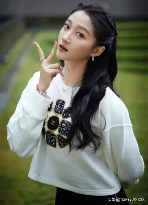 关晓彤个人简历资料(关晓彤家世身份)