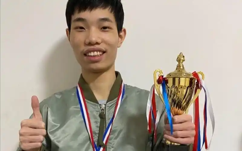 鲨鱼哟实况虎牙不救人低保战神人机杀手