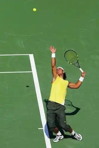 好处就是球员可以通过旋转来增加对球的控制,帮助他们增加挥拍的自信