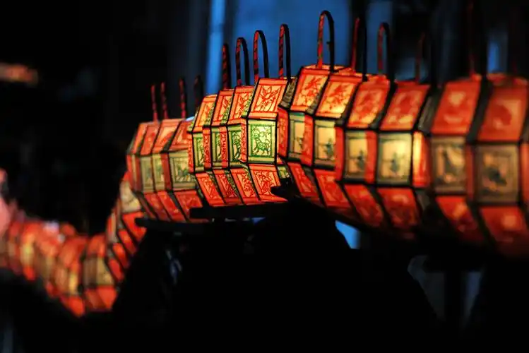 图集_乡土·闹元宵|福建长汀:刻纸龙灯舞起客家图腾_澎湃新闻-the