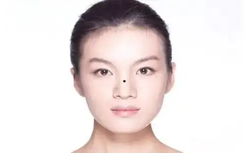67鼻梁有痣代表什么