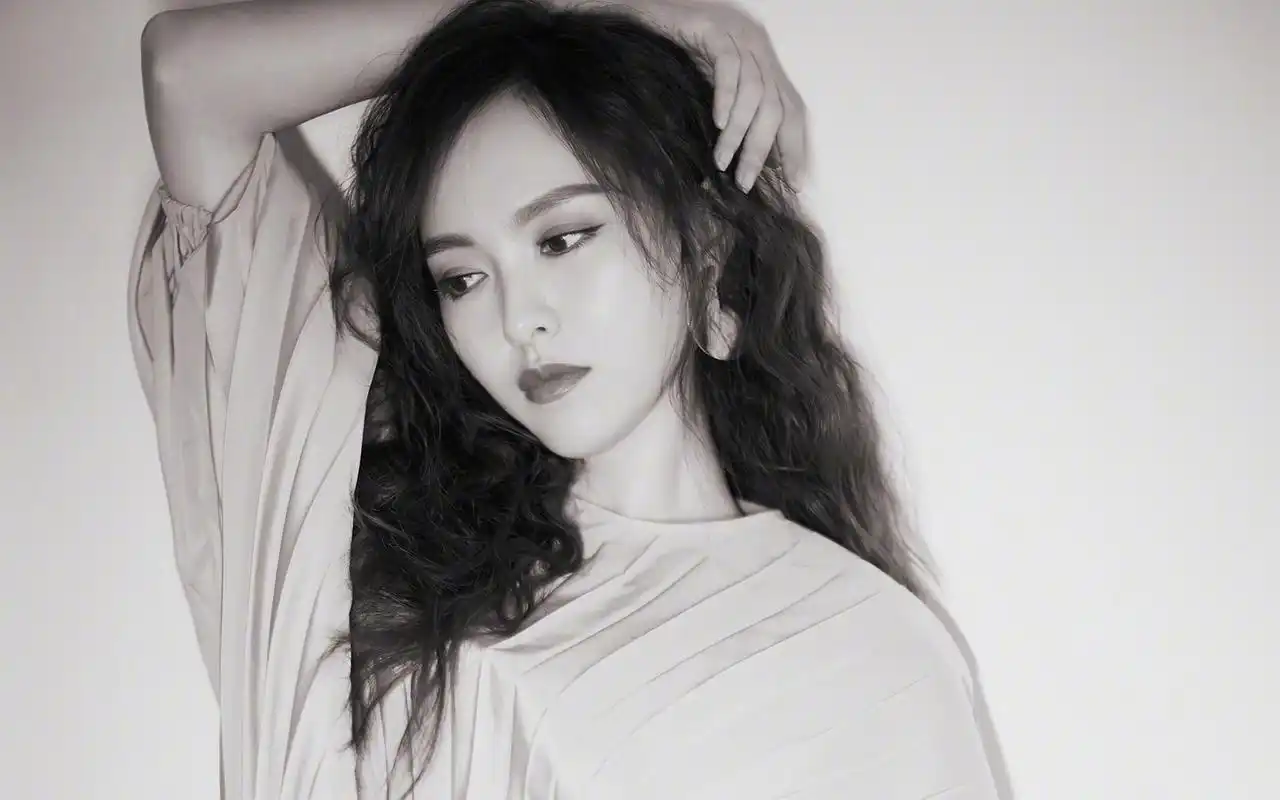 唐嫣性感动人写真桌面壁纸