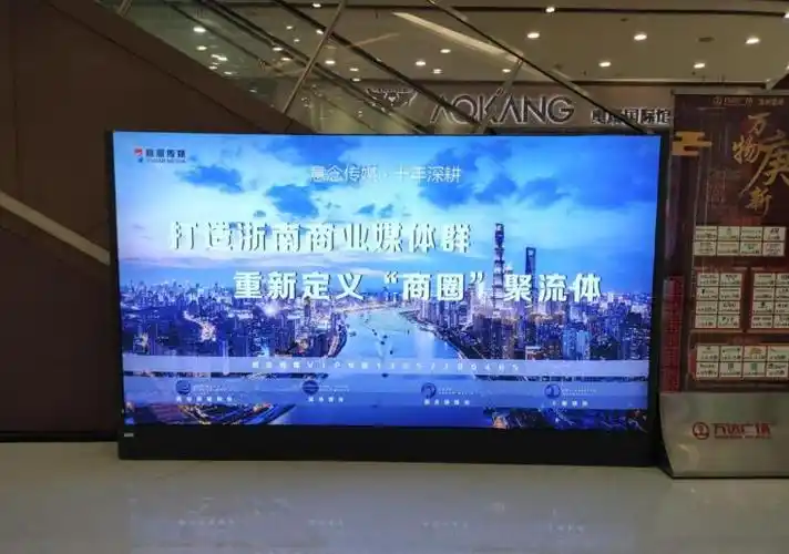 【1楼2号门扶梯两侧落地灯箱】尺寸:6.