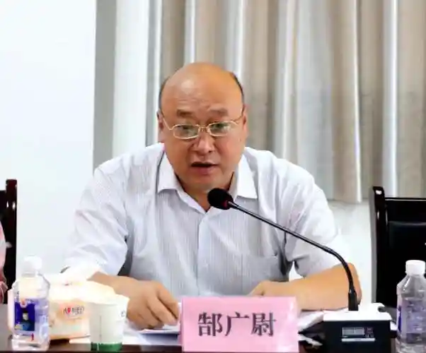 随后召开的座谈会由市委宣传部副部长,市文明办主任李丹峰主持.