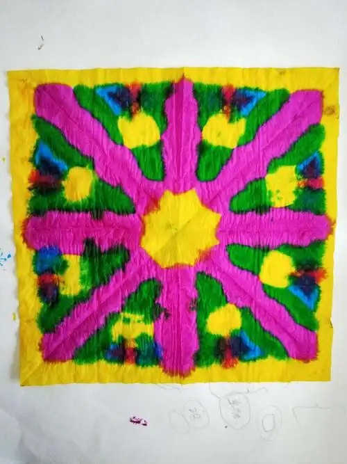 三年级张爱军色晕丰富的染纸