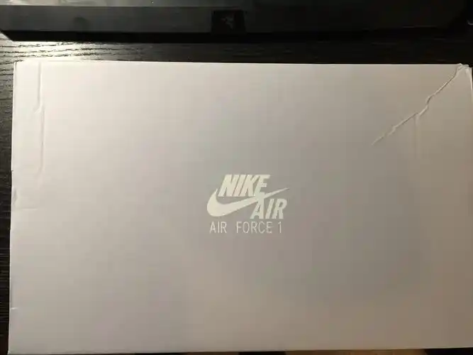 出一双百分百全新nike air force1 07 发票包装都在