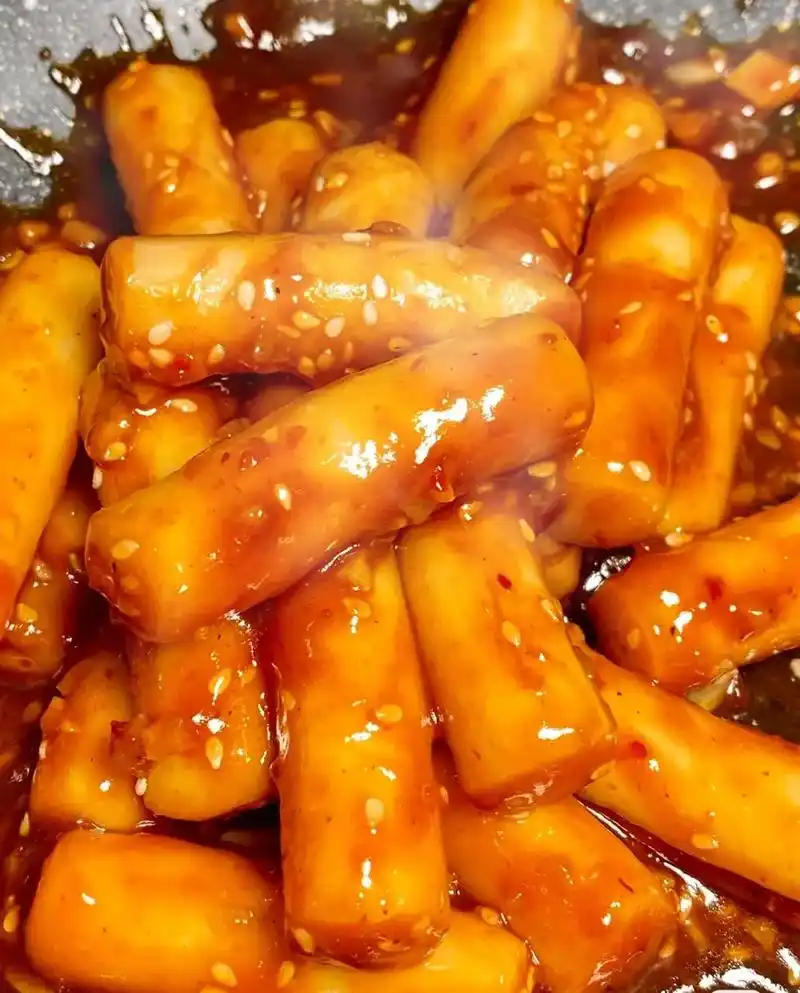 摆摊创业70.新品炸弹97:韩式辣炒年糕[转圈] 回馈新老客户 - 抖音