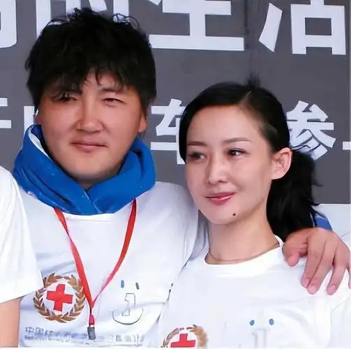 同是孙楠的基因前妻女儿与后现任女儿相比较差距可谓天上地下