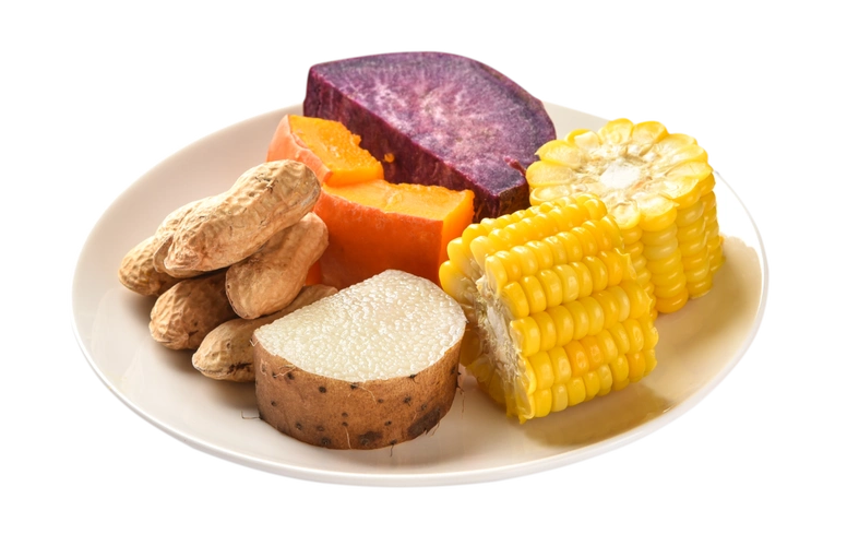 膳食指南推荐每日摄入谷薯类250-400克,旅行途中精力消耗大,谷类食