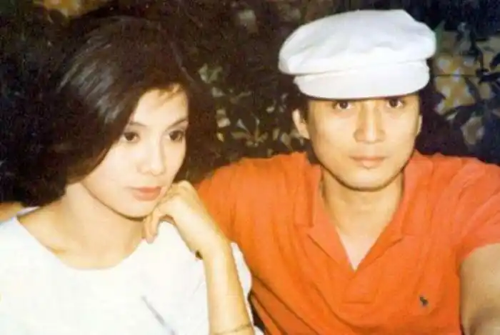 邹世龙得知翁美玲有男朋友,但闹了矛盾,心情很郁闷.