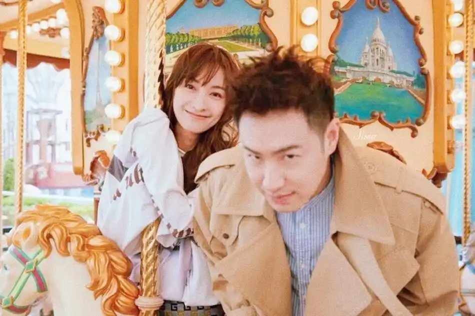 真正的无尾熊夫妇,吴昕潘玮柏两人澳洲拥抱无尾熊,齁甜齁甜