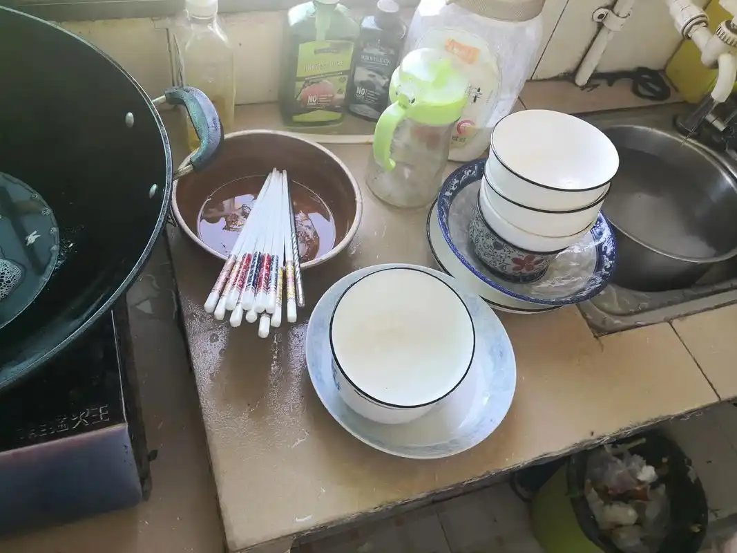 又拍几张照片给大家看看咱们美乐家洗碗精的洗碗效果.非常漂亮清 - 抖